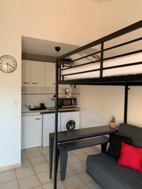 Raphael 20 Apartment
